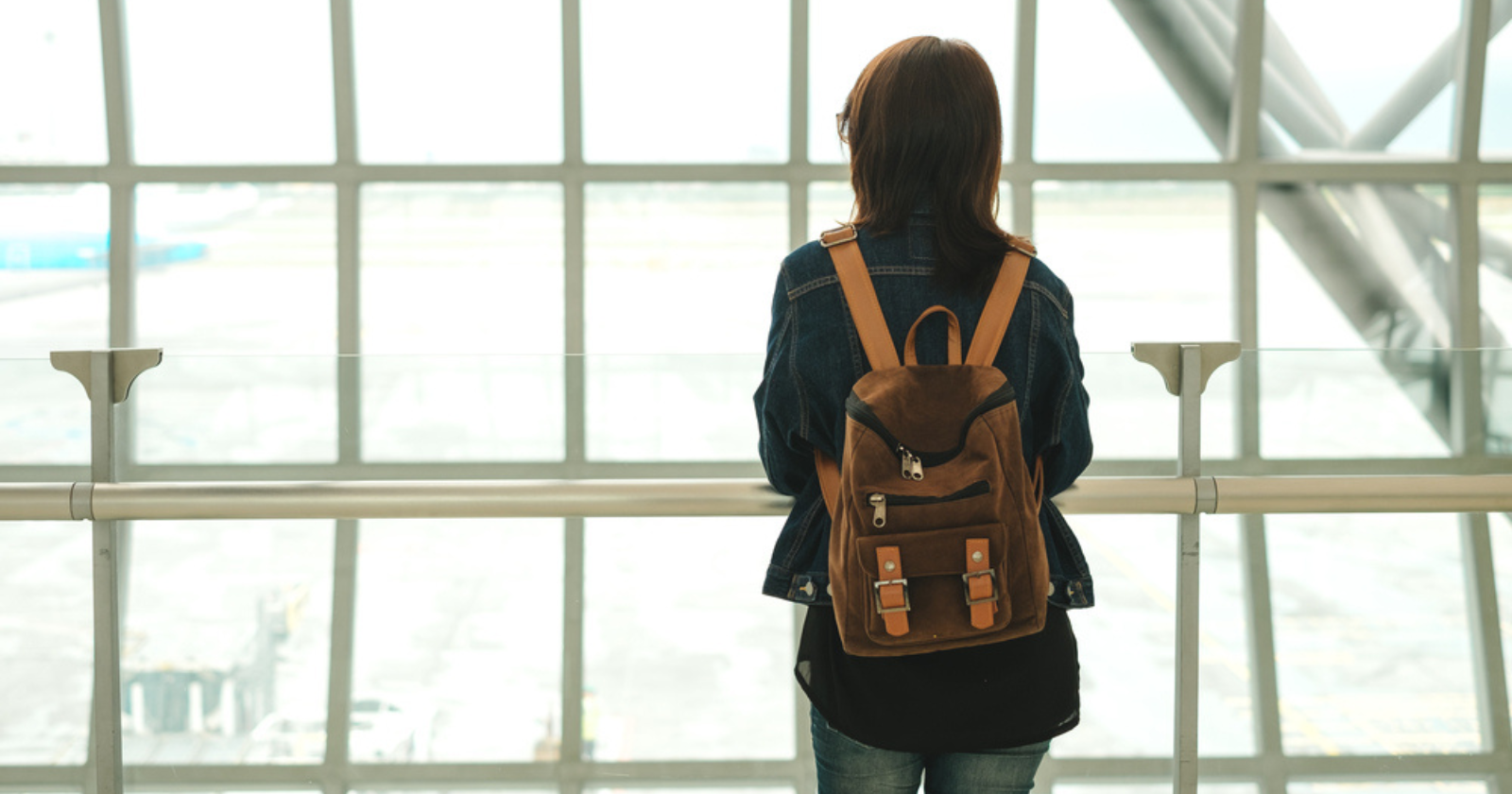 best travel backpacks for kids girl watching plane